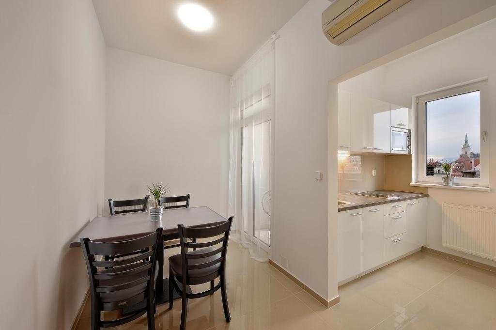 Self Check-In Apartments By Amber Μπρατισλάβα Εξωτερικό φωτογραφία